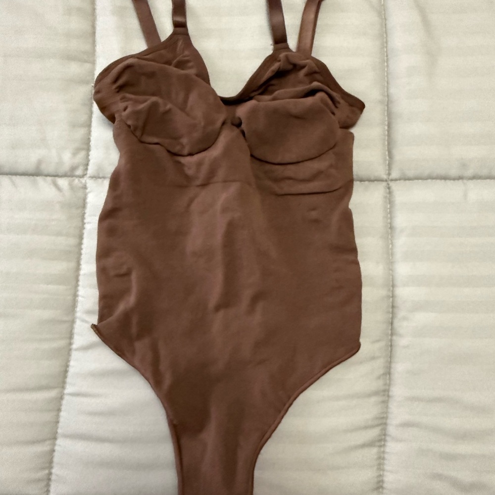 SKIMS Seamless Sculpt Thong Bodysuit XXS/XS Brown